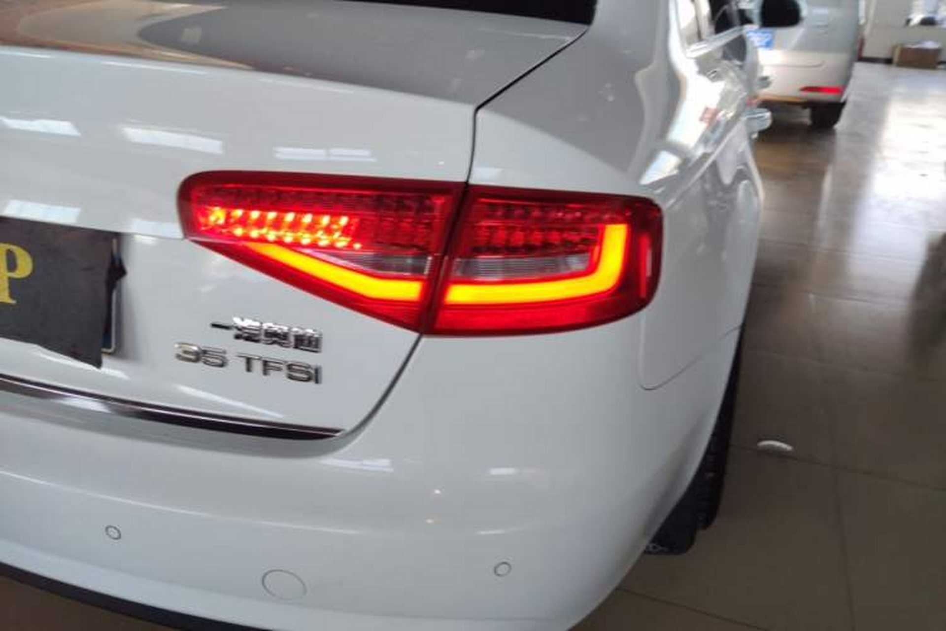 Used Audi A4L 2015 35 TFSI Automatic Standard Model Right Rear Taillight