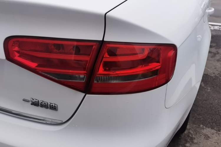 Used Audi A4L 2015 30 TFSI Automatic Comfort Model Right Rear Taillight