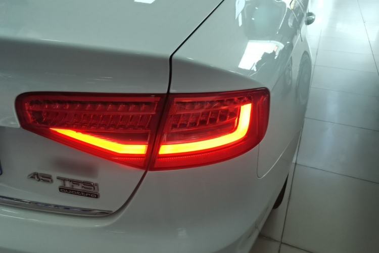 Used Audi A4L 2015 45 TFSI quattro Individual Sport Edition Right Rear Taillight