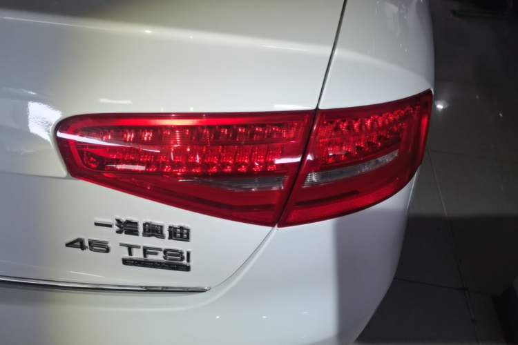 Used Audi A4L 2015 45 TFSI quattro Individual Sport Edition Right Rear Taillight