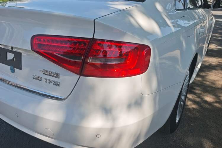 Used Audi A4L 2015 35 TFSI Automatic Standard Model Right Rear Taillight
