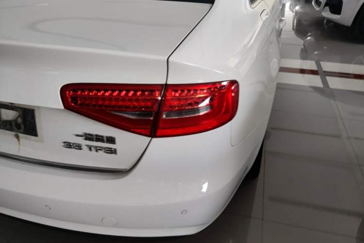 Used Audi A4L 2015 35 TFSI Automatic Comfort Model Right Rear Taillight