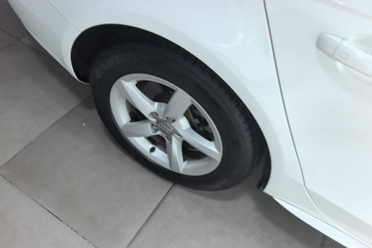 Used Audi A4L 2015 35 TFSI Automatic Standard Model Right Rear Wheel Hub