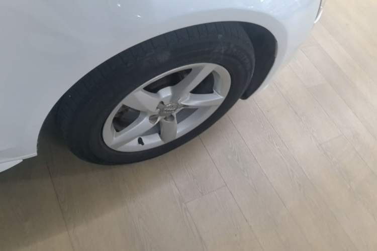Used Audi A4L 2015 30 TFSI Automatic Comfort Model Right Rear Wheel Hub