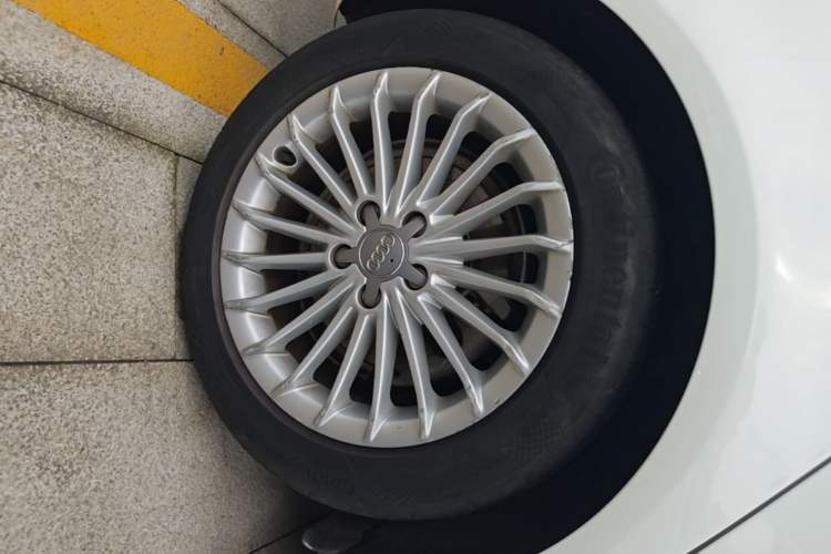Used Audi A4L 2015 35 TFSI Automatic Comfort Model Right Rear Wheel Hub