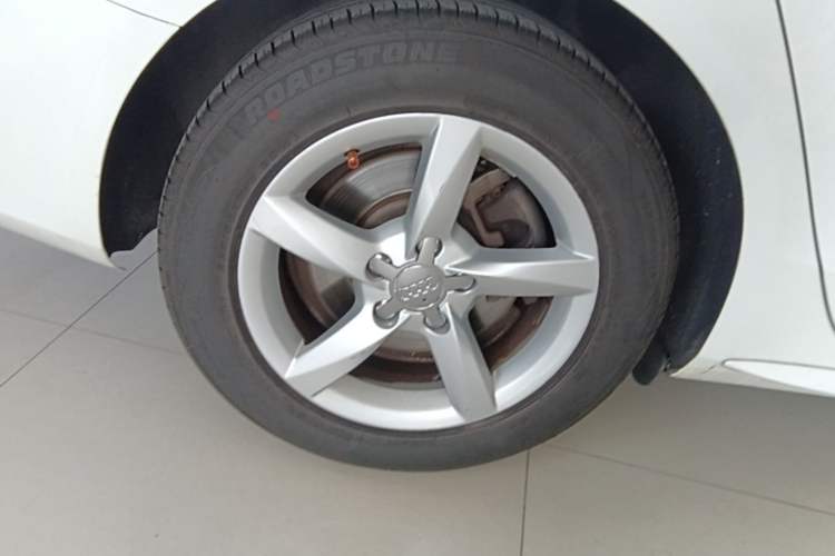 Used Audi A4L 2015 30 TFSI Automatic Comfort Model Right Rear Wheel Hub