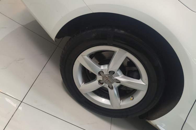 Used Audi A4L 2015 35 TFSI Automatic Standard Model Right Rear Wheel Hub