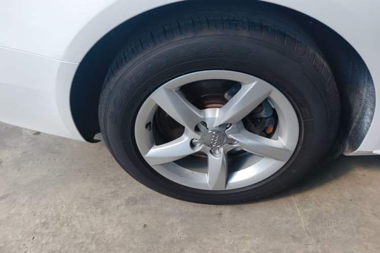 Used Audi A4L 2015 35 TFSI Automatic Standard Model Right Rear Wheel Hub