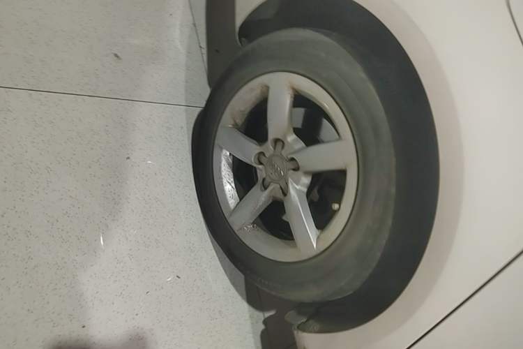 Used Audi A4L 2015 35 TFSI Automatic Standard Model Right Rear Wheel Hub