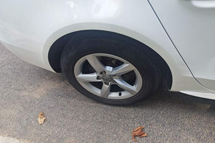 Used Audi A4L 2015 35 TFSI Automatic Standard Model Right Rear Wheel Hub