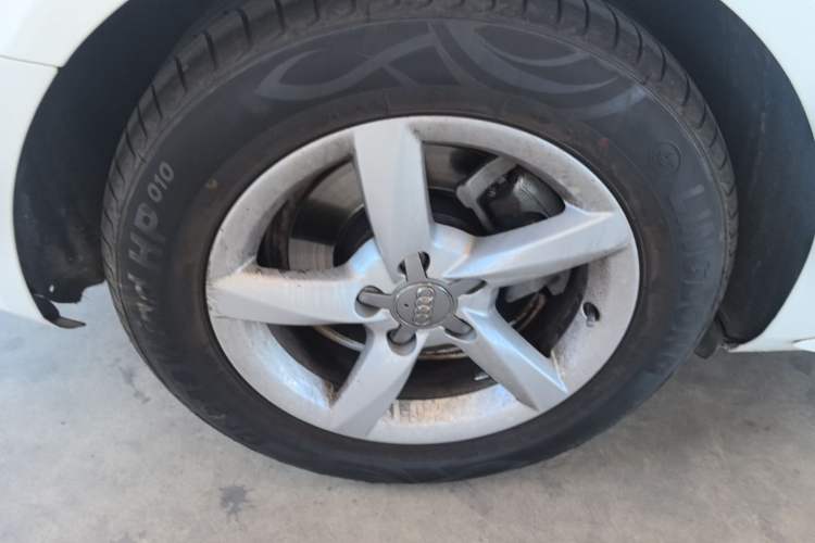 Used Audi A4L 2015 35 TFSI Automatic Standard Model Right Rear Wheel Hub