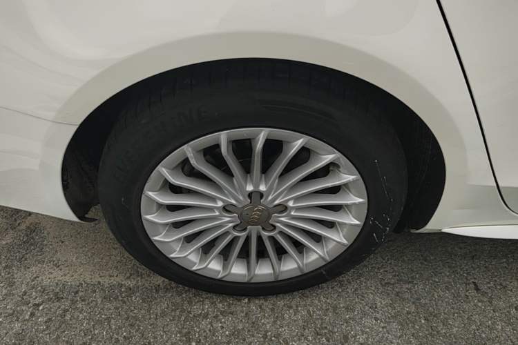 Used Audi A4L 2015 35 TFSI Automatic Comfort Model Right Rear Wheel Hub
