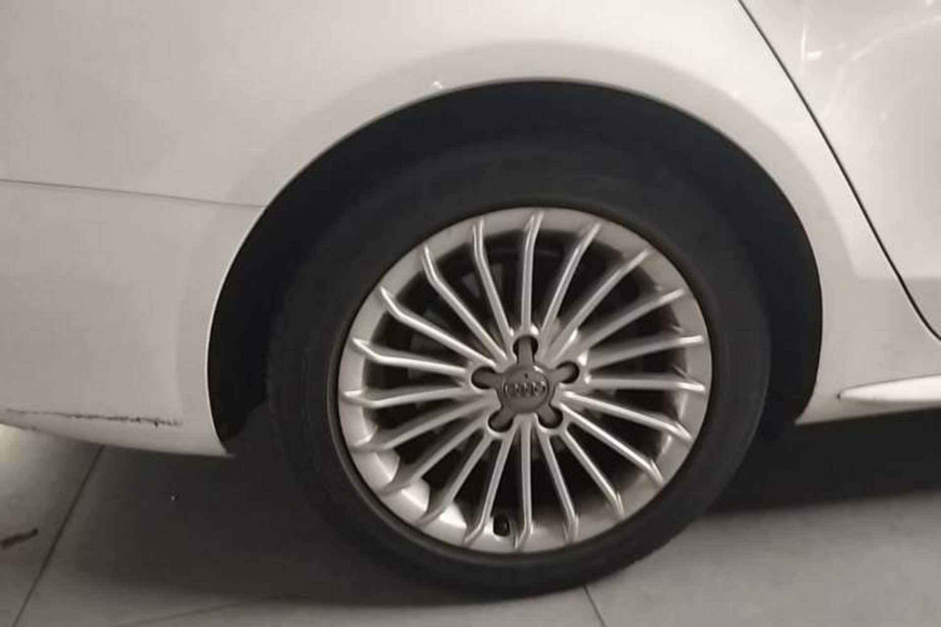 Used Audi A4L 2015 35 TFSI Automatic Comfort Model Right Rear Wheel Hub