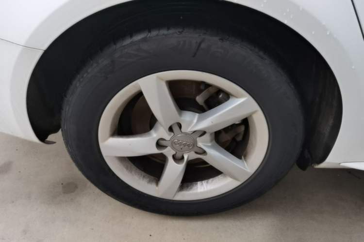 Used Audi A4L 2015 30 TFSI Automatic Comfort Model Right Rear Wheel Hub