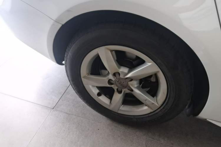 Used Audi A4L 2015 35 TFSI Automatic Standard Model Right Rear Wheel Hub