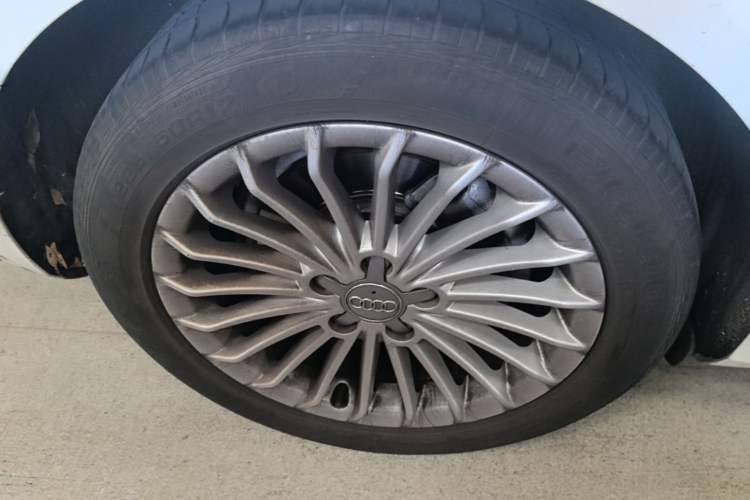 Used Audi A4L 2015 35 TFSI Automatic Comfort Model Right Rear Wheel Hub