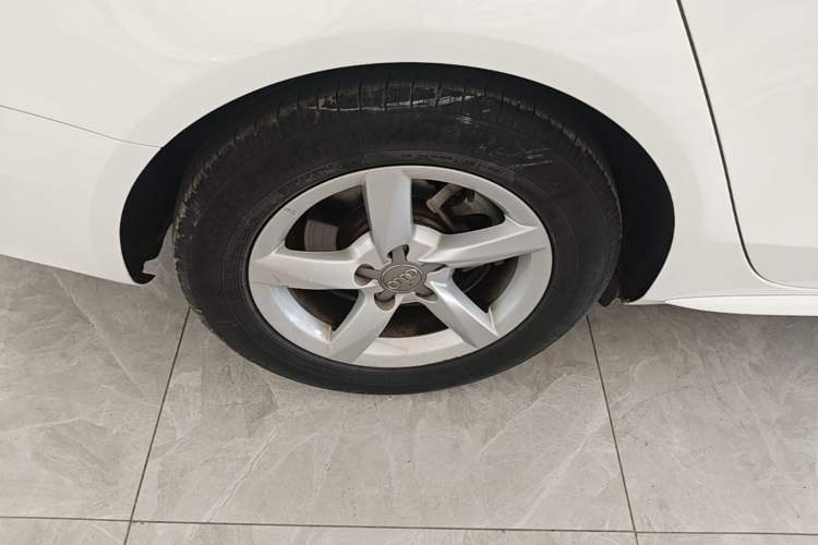 Used Audi A4L 2015 35 TFSI Automatic Standard Model Right Rear Wheel Hub