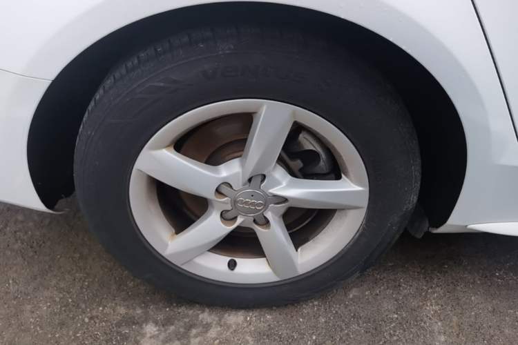 Used Audi A4L 2015 30 TFSI Automatic Comfort Model Right Rear Wheel Hub
