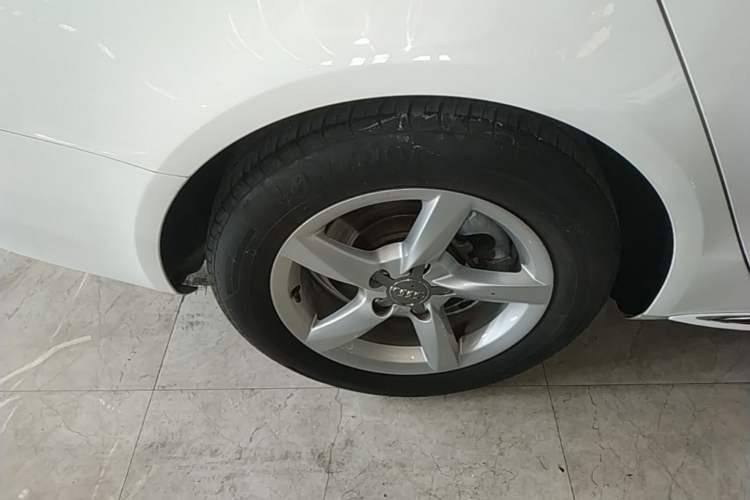 Used Audi A4L 2015 35 TFSI Automatic Standard Model Right Rear Wheel Hub
