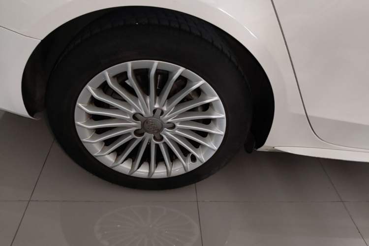 Used Audi A4L 2015 35 TFSI Automatic Comfort Model Right Rear Wheel Hub