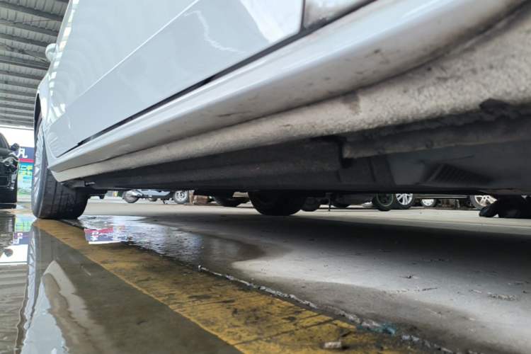 Used Audi A4L 2015 35 TFSI Automatic Comfort Model Right Side Sill