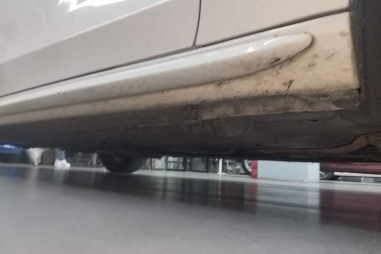 Used Audi A4L 2015 35 TFSI Automatic Comfort Model Right Side Sill