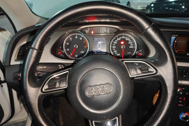 Used Audi A4L 2015 35 TFSI Automatic Standard Model Steering Wheel