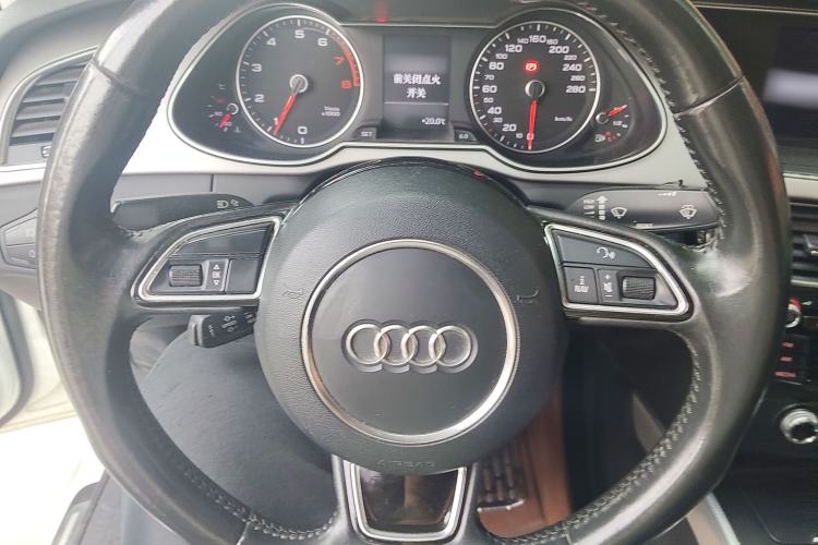 Used Audi A4L 2015 35 TFSI Automatic Standard Model Steering Wheel