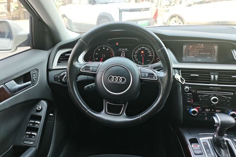 Used Audi A4L 2015 35 TFSI Automatic Comfort Model Steering Wheel