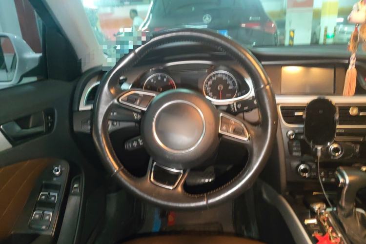 Used Audi A4L 2015 35 TFSI Automatic Standard Model Steering Wheel