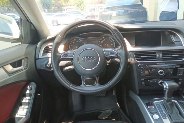 Used Audi A4L 2015 35 TFSI Automatic Standard Model Steering Wheel