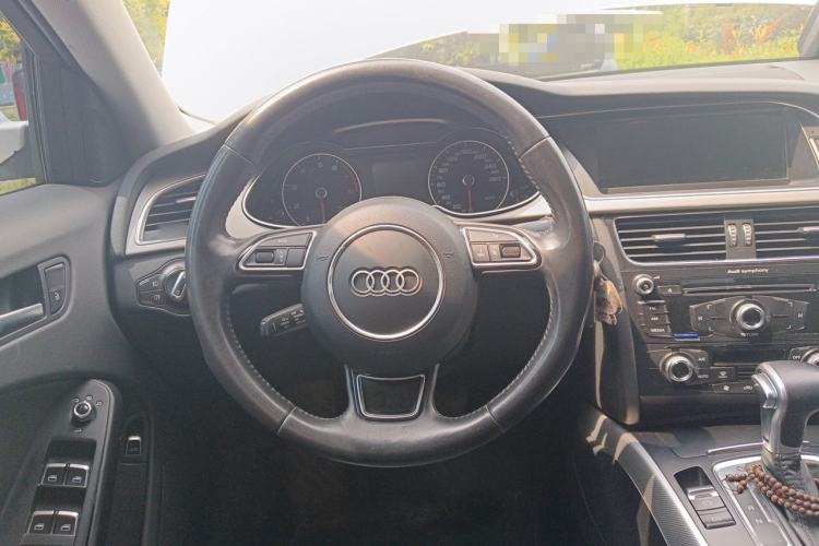 Used Audi A4L 2015 35 TFSI Automatic Standard Model Steering Wheel