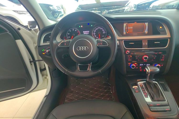 Used Audi A4L 2015 35 TFSI Automatic Comfort Model Steering Wheel