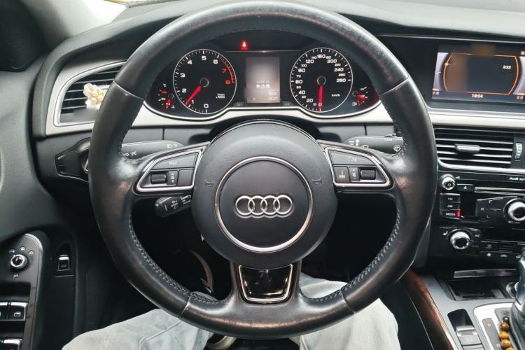 Used Audi A4L 2015 35 TFSI Automatic Comfort Model Steering Wheel