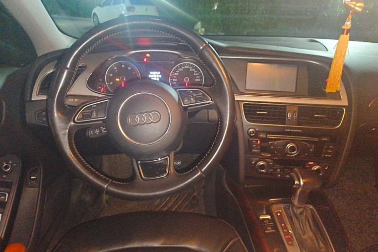 Used Audi A4L 2015 35 TFSI Automatic Comfort Model Steering Wheel