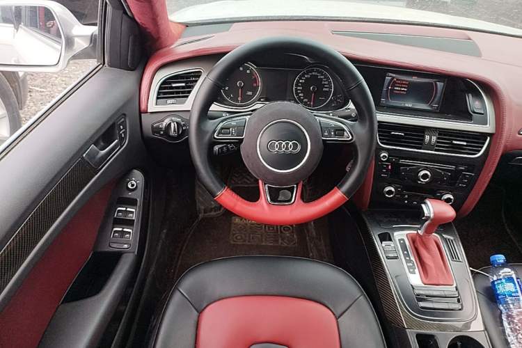 Used Audi A4L 2015 35 TFSI Automatic Standard Model Steering Wheel