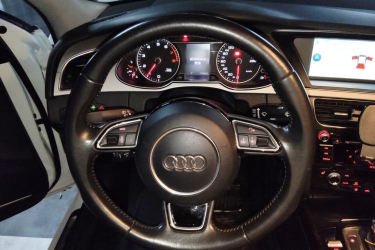 Used Audi A4L 2015 35 TFSI Automatic Comfort Model Steering Wheel