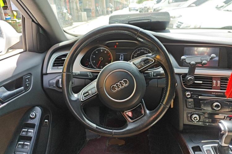 Used Audi A4L 2015 35 TFSI Automatic Comfort Model Steering Wheel