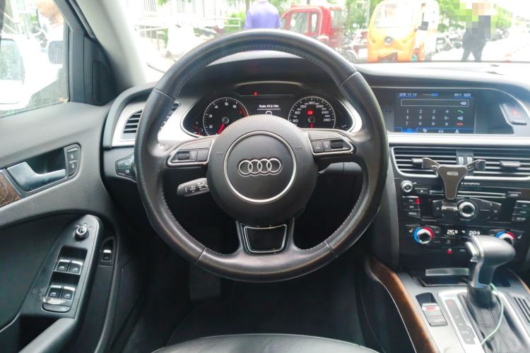 Used Audi A4L 2015 35 TFSI Automatic Comfort Model Steering Wheel