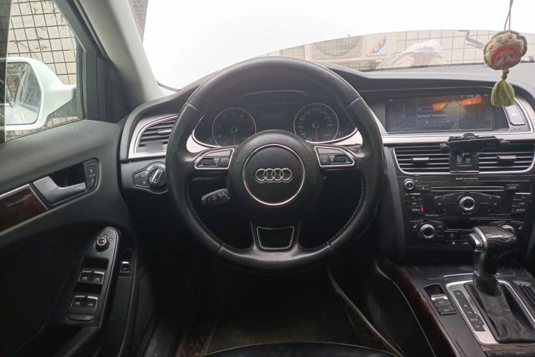 Used Audi A4L 2015 35 TFSI Automatic Comfort Model Steering Wheel