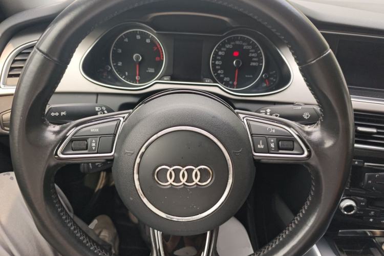 Used Audi A4L 2015 35 TFSI Automatic Standard Model Steering Wheel