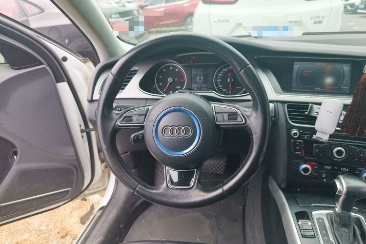 Used Audi A4L 2015 35 TFSI Automatic Standard Model Steering Wheel