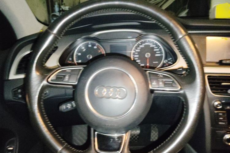 Used Audi A4L 2015 35 TFSI Automatic Standard Model Steering Wheel