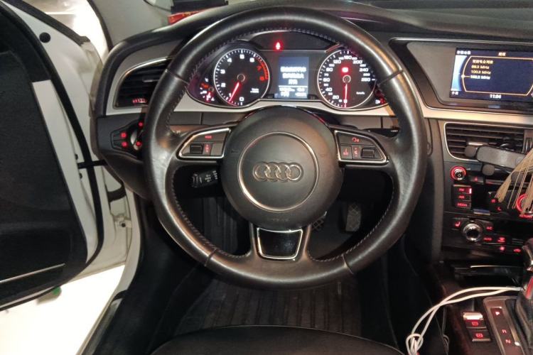 Used Audi A4L 2015 35 TFSI Automatic Comfort Model Steering Wheel