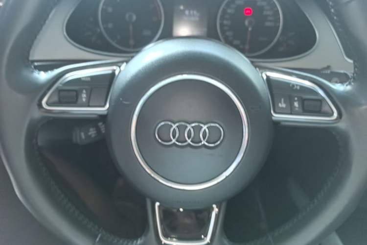 Used Audi A4L 2015 35 TFSI Automatic Standard Model Steering Wheel