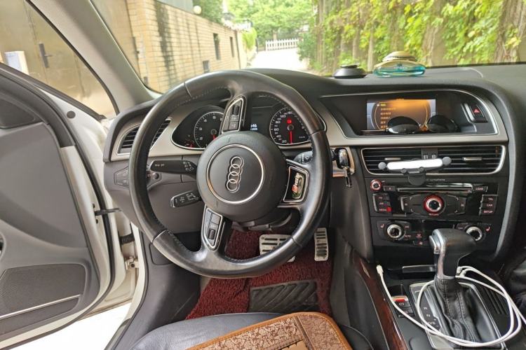 Used Audi A4L 2015 35 TFSI Automatic Comfort Model Steering Wheel
