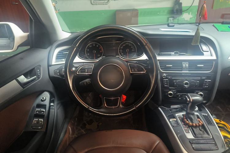 Used Audi A4L 2015 35 TFSI Automatic Standard Model Steering Wheel