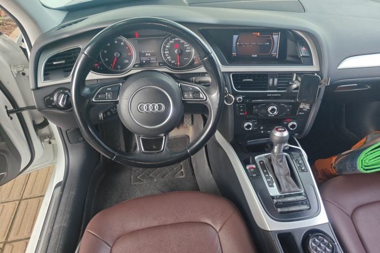 Used Audi A4L 2015 35 TFSI Automatic Standard Model Steering Wheel