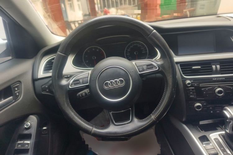 Used Audi A4L 2015 35 TFSI Automatic Standard Model Steering Wheel