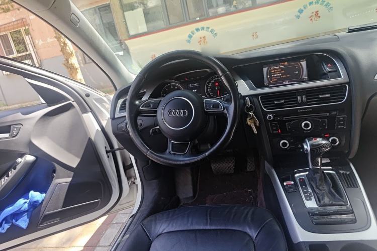 Used Audi A4L 2015 35 TFSI Automatic Standard Model Steering Wheel